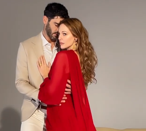 مريم أوزرلي تنشر فيديو وهي بأحضان رجل روسي 